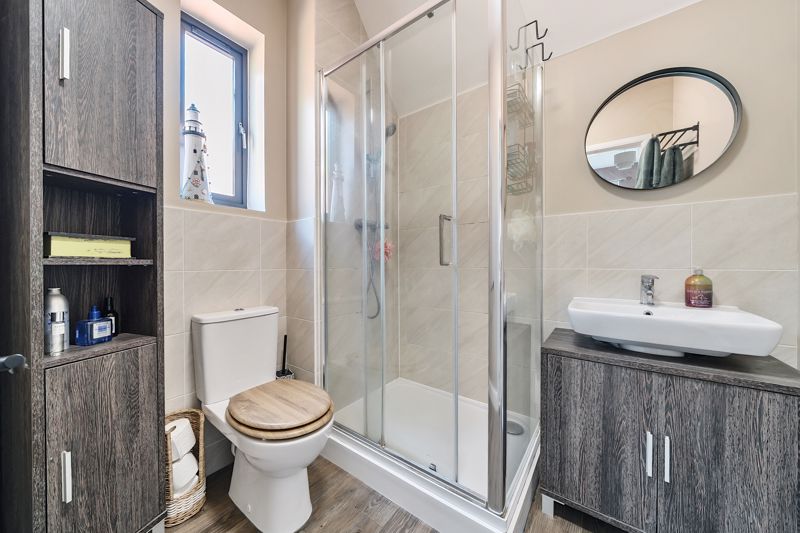 En-suite- click for photo gallery